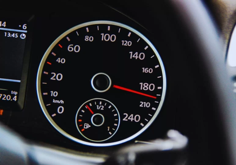 Czy mandat z fotoradaru się przedawnia? / fot. Canva.com