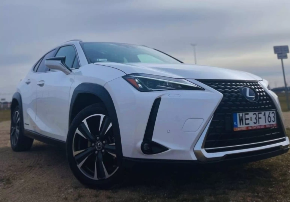 Biały Lexus na wynajem