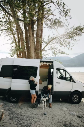 Bus osobowy na wynajem / fot. Pexels