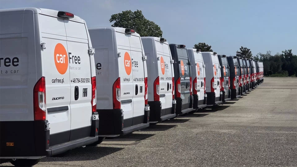 Wypożyczalnia bus&oacute;w dostawczych / fot. CarFree