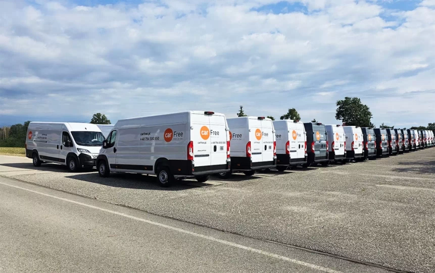Wynajem busa dostawczego / fot. CarFree