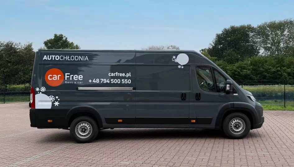 Bus chłodnia na wynajem / fot. CarFree