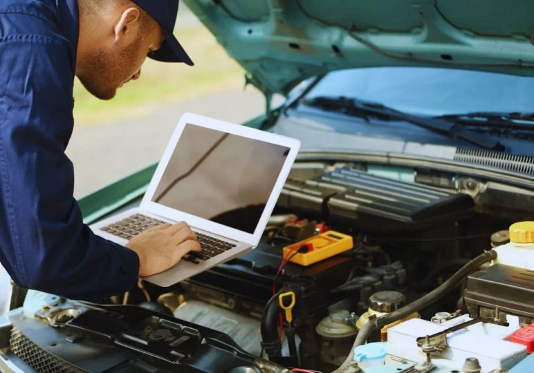 Kto dokonuje przeglądu samochodu? / fot. Canva.com