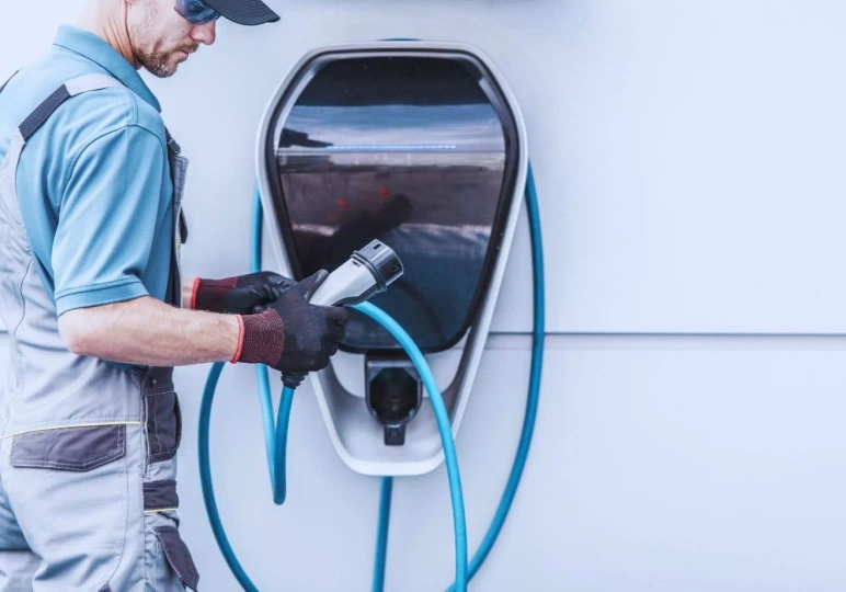 Jak ładować samoch&oacute;d elektryczny - przewodnik krok po kroku / fot. Canva.com