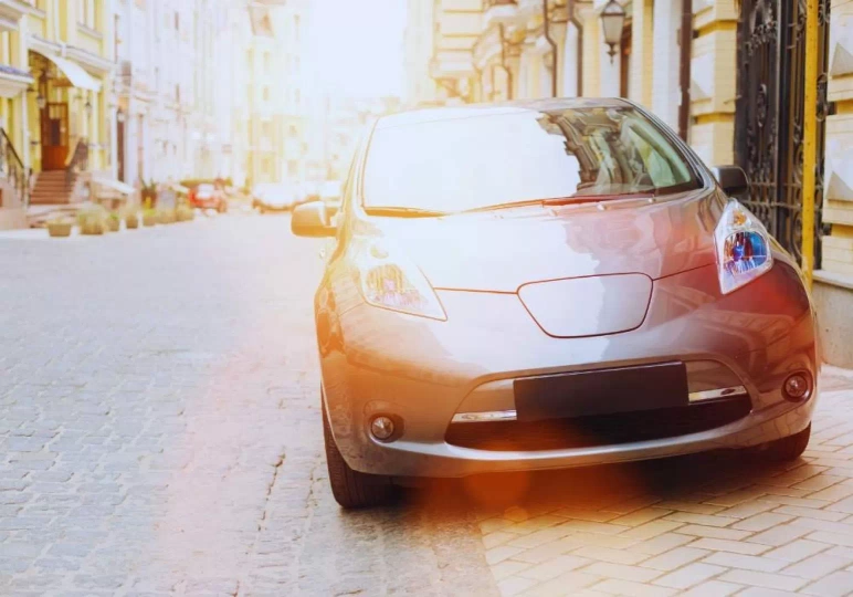 Parkowanie na chodniku / fot. Canva.com