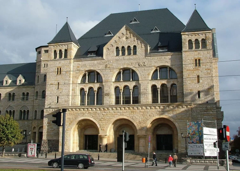 Z przewodnikiem zamkowym możesz zwiedzić najciekawsze zakamarki Zamku w Poznaniu.