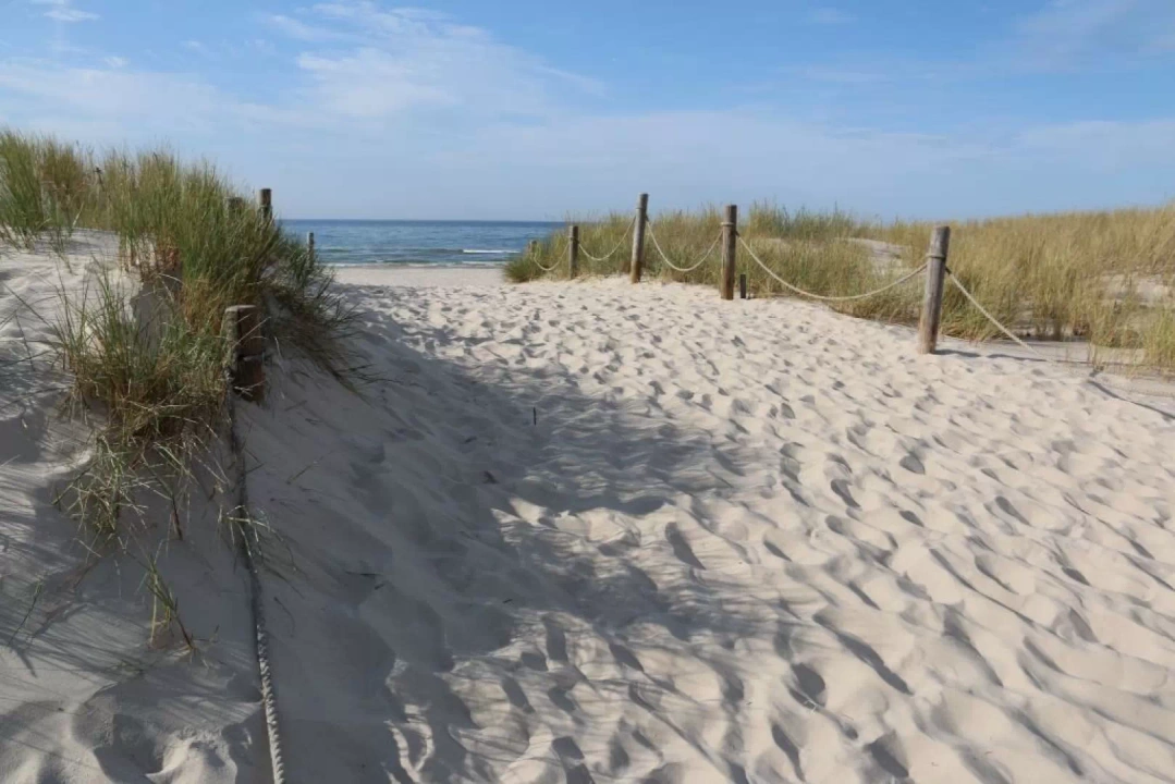 Słowiński Park Narodowy - wejście na plażę przez wydmy