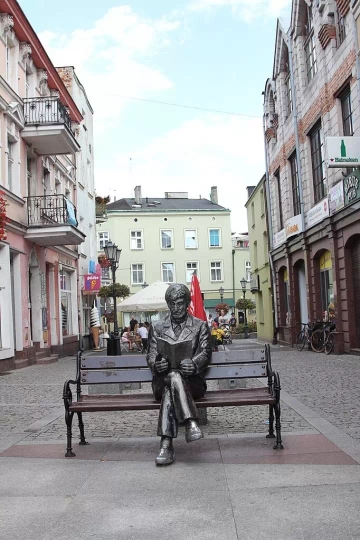 Ławka z Romanem Landowskim w Tczewie