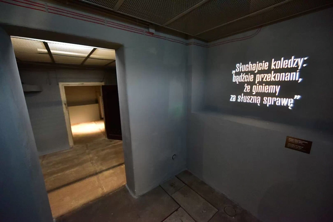 Cele bezpieki w Muzeum Powstania Warszawskiego w Warszawie