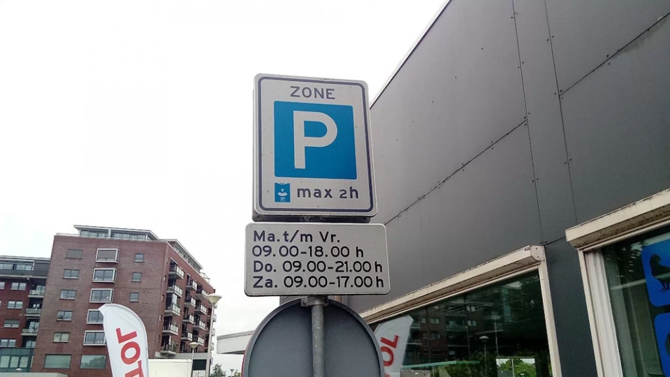 Zegar parkingowy w Niemczech &ndash; przepisy, zasady użycia / fot. Wikimedia