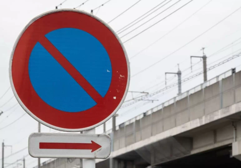 Parkowanie na zakazie / fot.Canva.com